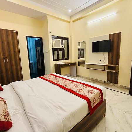 Hotel Vegas Corporate Suites โนอิดา ภายนอก รูปภาพ