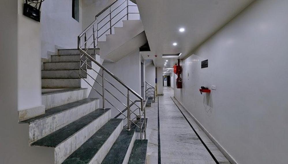 Hotel Vegas Corporate Suites โนอิดา ภายนอก รูปภาพ