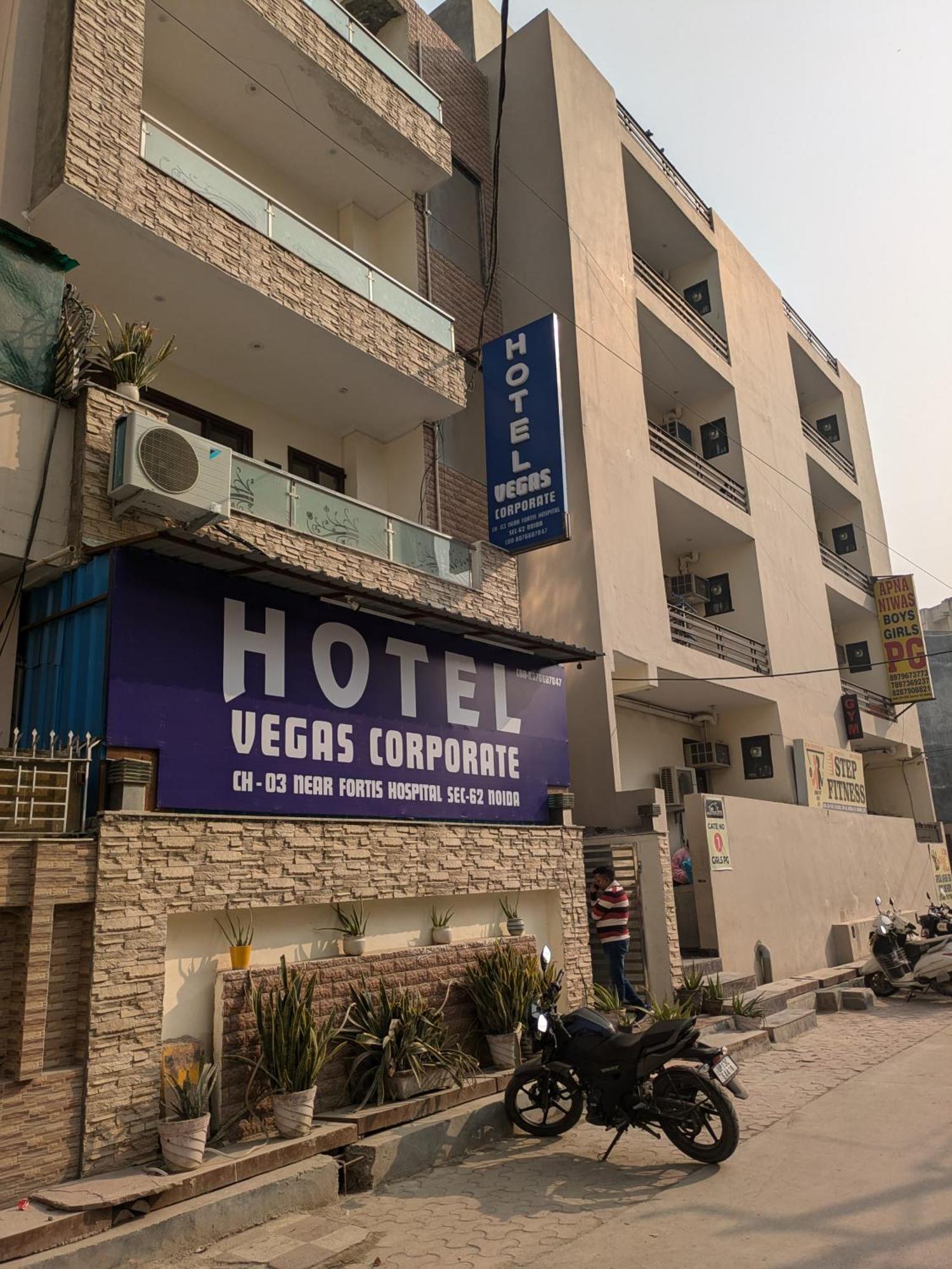 Hotel Vegas Corporate Suites โนอิดา ภายนอก รูปภาพ