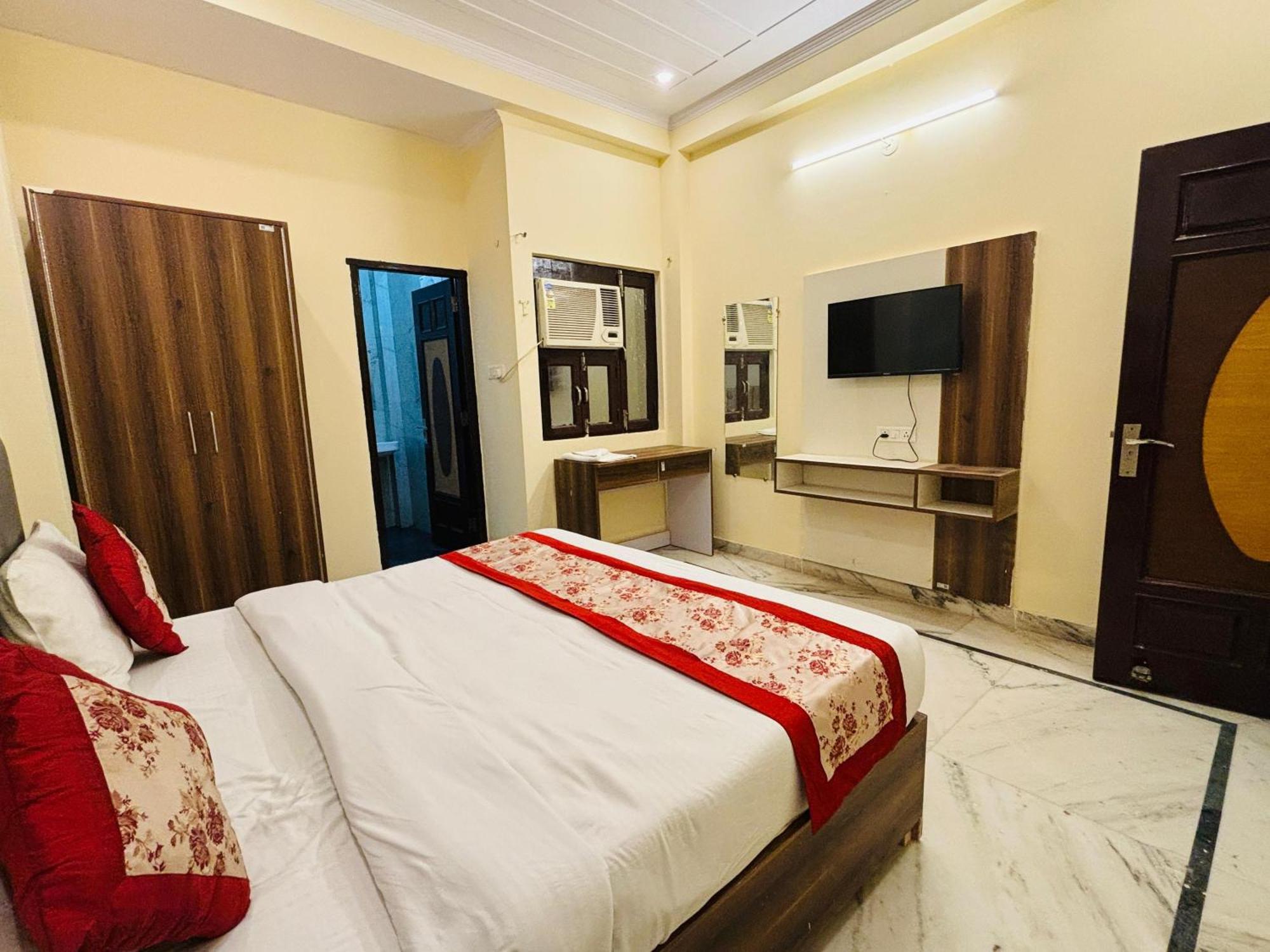 Hotel Vegas Corporate Suites โนอิดา ภายนอก รูปภาพ